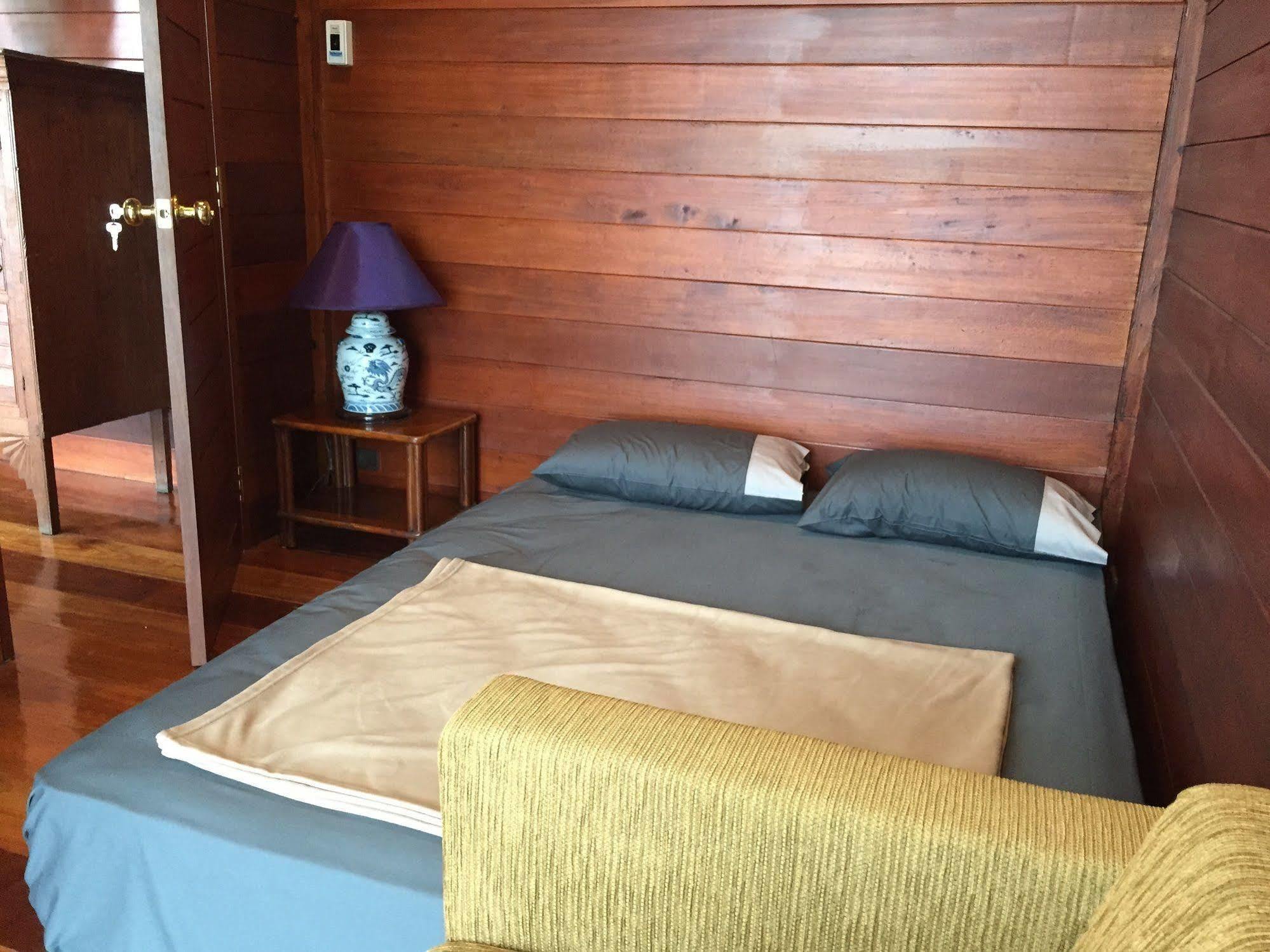 Blue Chang House Rumah tetamu